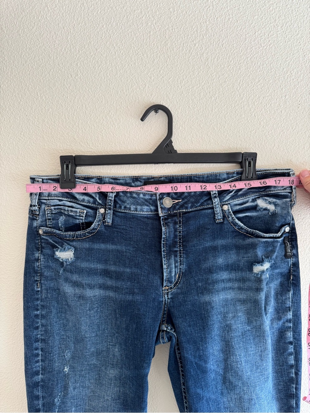 Silver Jeans Cropped Distressed Mid-Blue Capri Jeans - Picture 6 of 7